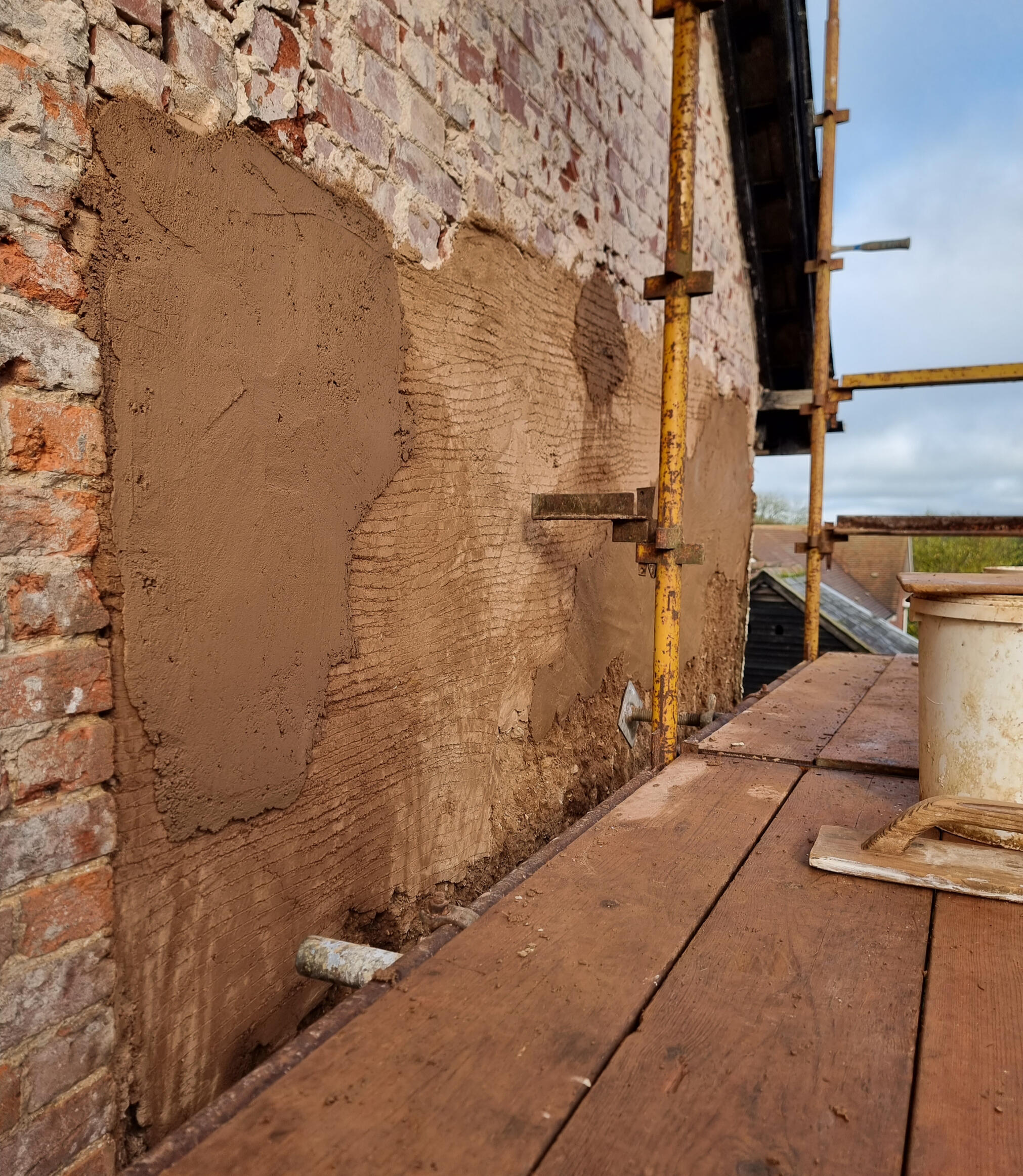 Cob mortar - right flank.